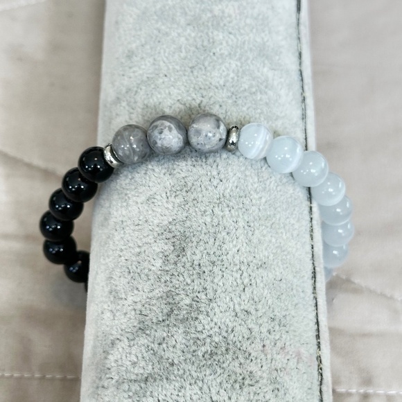White Cats Eye, Black Onyx & Picasso Jasper stretchy beaded bracelet. 7-8mm - Picture 13 of 16